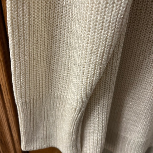 Chaps V Neck Ivory Shimmer - Picture 2 of 5